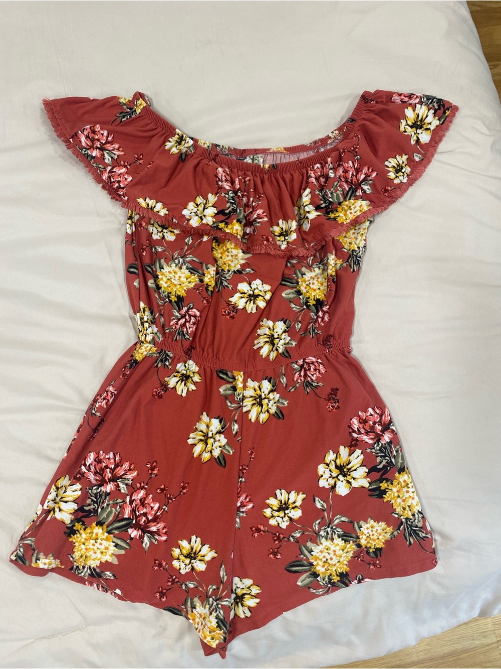 💃🏽 Off shoulder romper Excellent condition 💃🏽